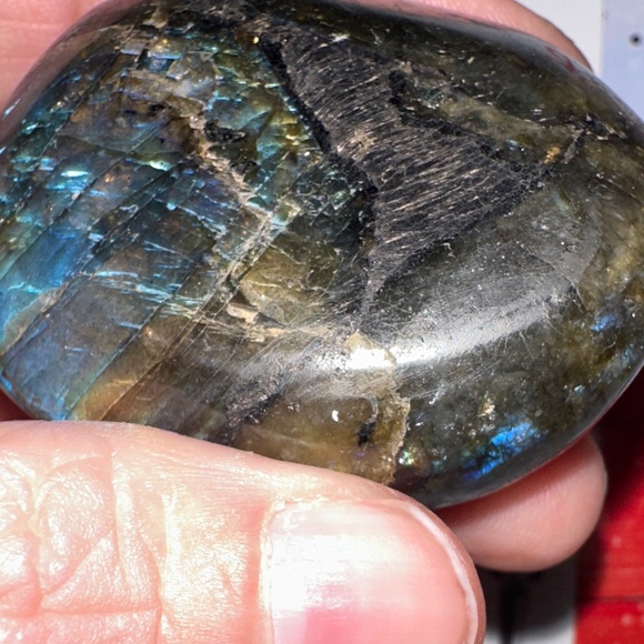 Pilished Labradorite Palm stone A grade - Picture 8 of 15